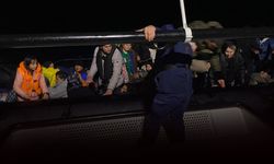Lastik botta can pazarı... 44 göçmen kurtarıldı!