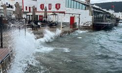 Bodrum'da fırtına çıktı... Balıkçılara 'denize açılmayın' uyarısı