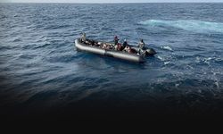 Lastik botta hayata tutunmaya çalıştılar... İzmir'de 159 düzensiz göçmen kurtarıldı