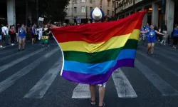 Komşu ülkede bir ilk... Eşcinsel evlilik onaylandı