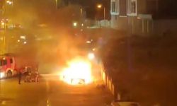 Otomobil alev alev yandı... İtfaiyeciler ölümden döndü