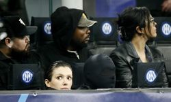 Dünyaca ünlü sanatçı Kanye West maskesiyle Inter maçına damga vurdu
