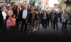 CHP'nin Karşıyaka Adayı İşçimenler Örnekköy Mahallesi’nde özel bestelerle karşılandı