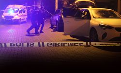 İzmir'de sokak ortasında infaz... 17 yaşındaki genç başından vuruldu!
