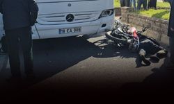 Tur otobüsü motosiklete çarptı... Sürücü olay yerinde hayatını kaybetti!