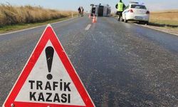 Afyonkarahisar'da hafif ticari araç devrildi, 4 kişi yaralandı