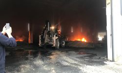 Afyonkarahisar'da bir fabrikada çıkan yangında 4 kişi dumandan etkilendi