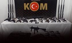 İzmir'de kaçakçılık operasyonu...  15 ruhsatsız tabanca ele geçirildi