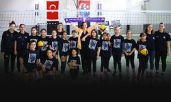 CHP'li Kınay genç kadın sporcularla buluştu... "Sandığa atacağımız 1 oy gideceğimiz yolu belirleyecek"