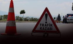 İzmir'de motosikletin çarptığı trafik polis hastaneye kaldırıldı