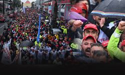 İzmir Büyükşehir'de TİS krizi! İşçilerden oturma eylemi