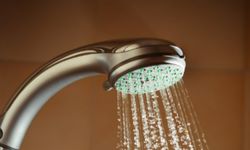Araştırma: Sıcak duşun zararları saymakla bitmiyor