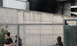 Gaziemir'de bir iş yerinin önünde çıkan yangın söndürüldü