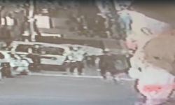 İzmir'de iki arkadaşın bıçaklı kavgasının görüntüleri ortaya çıktı; 1 ölü, 1 yaralı