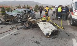 Afyon'da feci kaza 5 kişi yaralandı