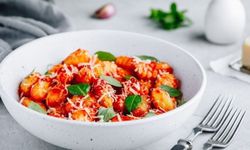 Akdeniz esintisi mutfağınızda: Domates soslu gnocchi tarifi