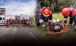 İzmir İtfaiyesinin paramediklerii hayat kurtarıyor... 5 bin 946 vakaya müdahale etti
