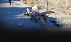 İki motosiklet birbirine girdi...  Kazada üç kişi yaralandı