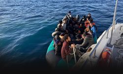 Yunan unsurlarınca itilen 1'i çocuk 38 göçmen Karaburun açıklarında kurtarıldı
