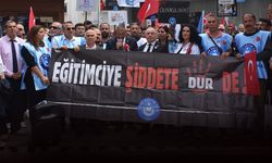 İzmir'de öğretmenlerden 'şiddet'e karşı iş bırakmalı protesto!
