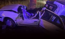 Otomobil ağaca çarptı... Feci kazada 2 kişi öldü!