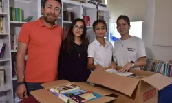 İzmir'de ortaokul öğrencilerinden kardeş okula kitap bağışı