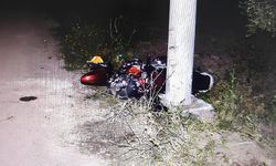 Manisa'da feci ölüm... Motosikletiyle beton direğe çarptı!