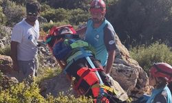Yamaç paraşütü pilotu kayalıklara düştü... UMKE kurtardı!