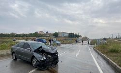 Afyonkarahisar'da iki otomobil çarpıştı, 4 kişi yaralandı