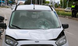 Uşak'ta hafif ticari aracın çarptığı anne ve oğlu ağır yaralandı