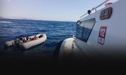 İzmir açıklarında yaşam mücadelesi... 60 düzensiz göçmen kurtarıldı