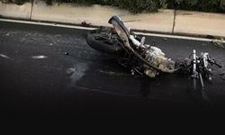 İzmir'de feci kaza! Motorlu kurye bariyerlere çarpıp hayatını kaybetti