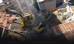 Kemalpaşa'da riskli metruk binalar için yıkım seferberliği... Kent dokusu koruma altında