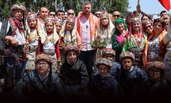 İzmirliler Belenbaşı Kiraz Festivali’nde buluştu... Başkan Duman’dan üreticilere müjde