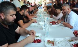 Alaşehir'de kiraz yeme yarışması yapıldı