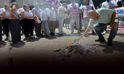 Bayram geçti, Büyükşehir'de kriz geçmedi... Memurlar bordro yaktı!
