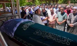 İzmir'deki patlamada yaşamını yitiren Dilek Bağ'ın cenazesi toprağa verildi