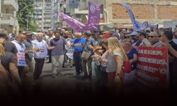Büyükşehir'de 'TİS' krizi çözülemiyor... CHP il binası önünde halaylı eylem!