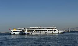İzmir'de vapur arızası... 80 yolcu tahliye edildi!