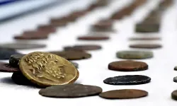 Afyonkarahisar'da otomobilde 34 sikke ile 3 obje ele geçirildi