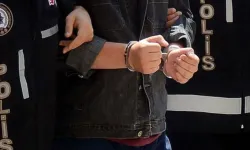 İzmir'de uyuşturucudan hükümlü 2 firari yakalandı
