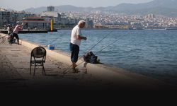 İzmir'de uyarı afişleri asılmaya başlandı... "Körfezde balık tutmak yasak!"