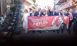 İzmir’de 9 Eylül gururu... 350 metrelik Atatürk posteri ile Zafer Yürüyüşü!