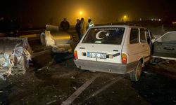 TIR'da yüklü alüminyum rulo otomobilin üzerine düştü