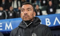 Beşiktaş Bronckhorst ile yollarını ayırdı