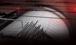 İzmir'de korkutan deprem... Fena sallandık!