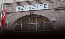Bakanlık mahkeme kararına uydu... O belediye başkanını göreve iade etti!