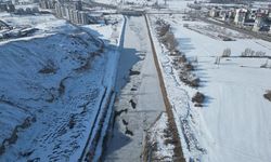 Türkiye'nin en uzun nehri buz tuttu!