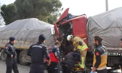 Manisa'da TIR, başka bir TIR'a çarptı; şoförü yaralandı