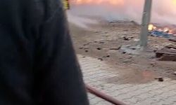 Ahşap paletlerde başlayan yangın, evlere sıçradı